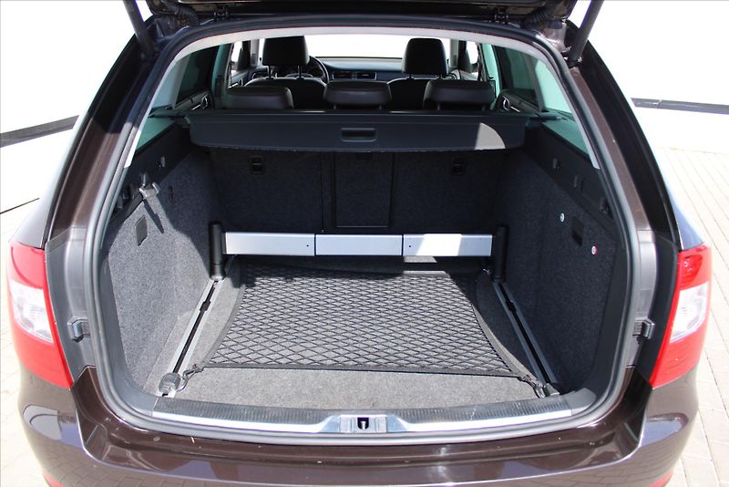 Škoda Superb 3.6 FSI 4x4 L&K NAVI DPH ČR - fotka 11 z 25