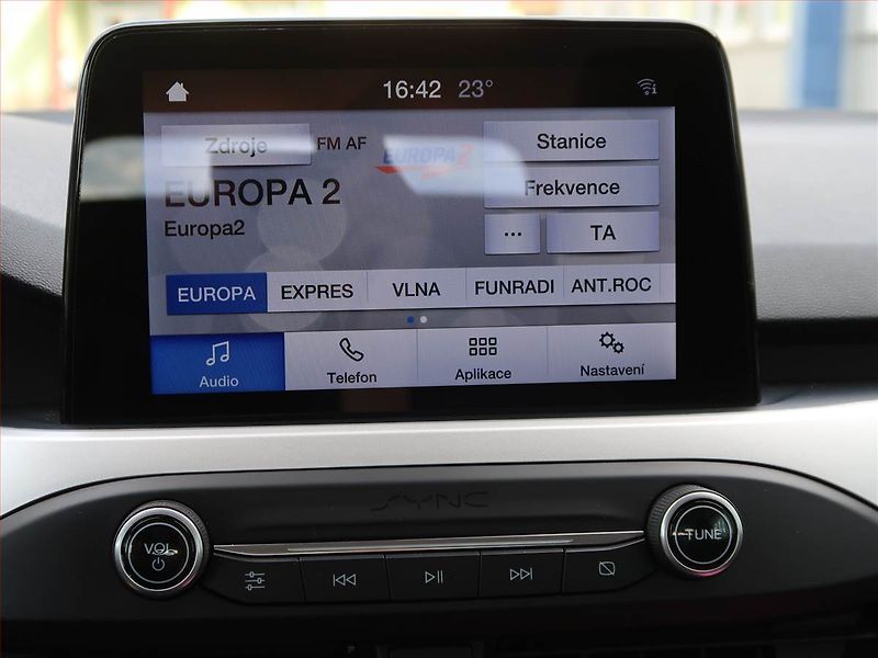 Ford Focus (2020) 1.0 EcoBoost, Tempomat - fotka 12 z 17