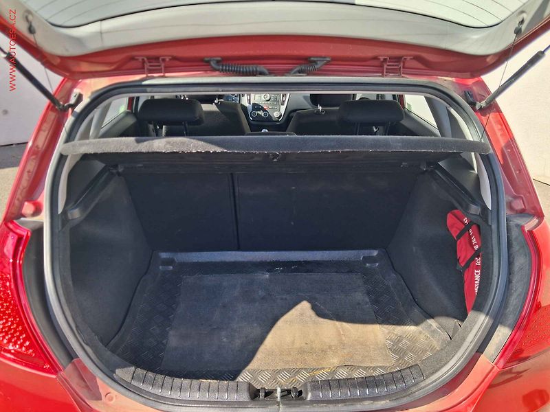 Kia Ceed (2010) 1.4 MPI, 1.maj,ČR, AC - fotka 7 z 17