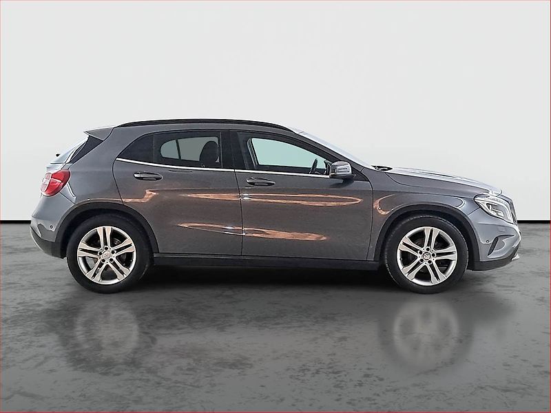 Mercedes-Benz GLA (2015) 220 CDI 4MATIC, 4X4 - fotka 6 z 23