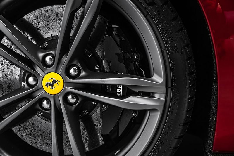 Ferrari GTC4 Lusso - fotka 13 z 31
