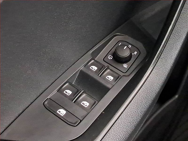 Škoda Karoq (2022) Sportline 2.0 TSI - fotka 19 z 22