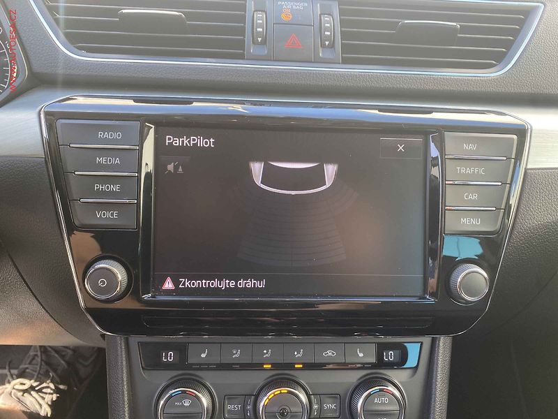 Škoda Superb (2016) 2.0 TDi, Style, DSG - fotka 18 z 18