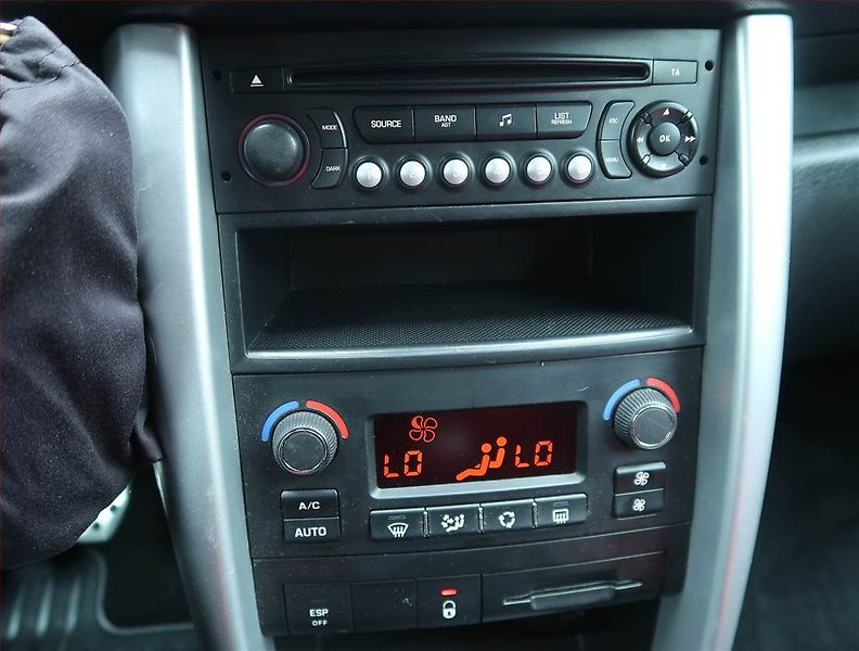 Peugeot 207 (2012) 1.4 VTi, po STK - fotka 12 z 14