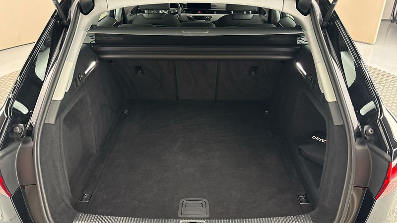 Audi A4 2.0 35TFSI S Tronic Avant - fotka 17 z 26