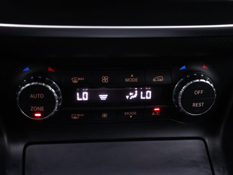 Mercedes-Benz Třídy A 1,6 180i 90kW CZ Sport Xenon - fotka 21 z 30