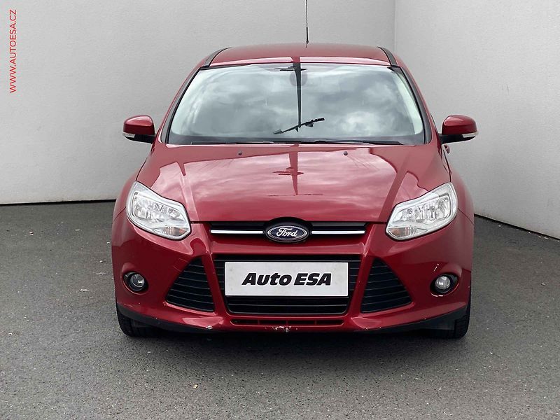 Ford Focus (2011) 1.6i16V, ČR, AC, park.asist - fotka 2 z 17