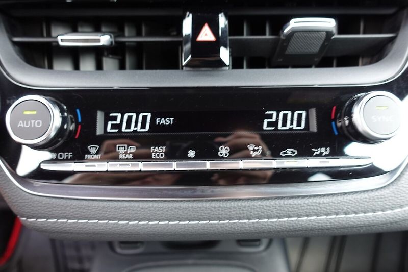 Toyota Corolla 1,8HSD GR Sport Dynamic - fotka 23 z 33