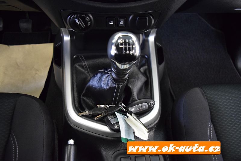 Nissan Navara 2.3 DCi KING-CAP HARDTOP 2022 - fotka 35 z 56