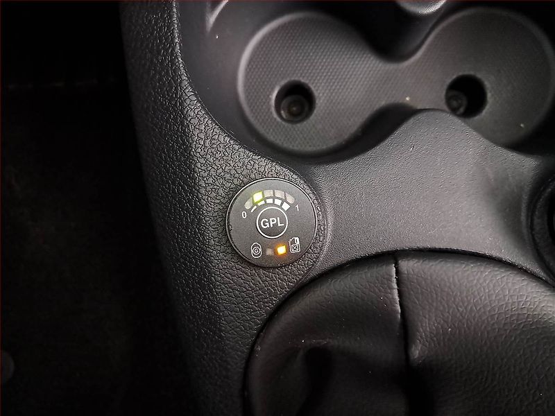 Dacia Sandero (2018) 0.9 TCe, LPG, ČR,1.maj - fotka 15 z 15