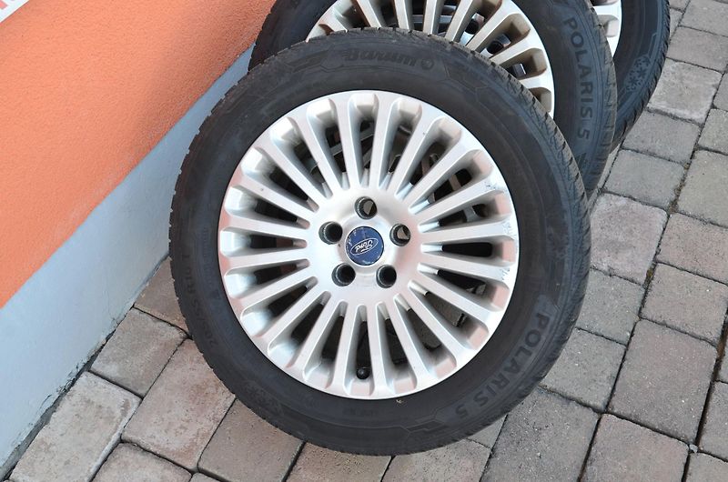 Ford Focus (2011) 1.6i 92kW / 2x kola / TAŽNÉ - fotka 9 z 28