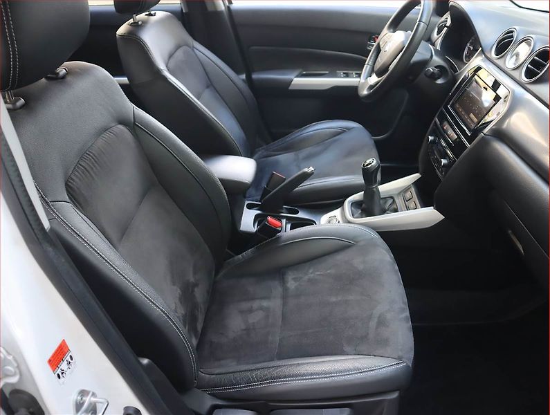Suzuki Vitara (2016) 1.6 VVT, 4X4, Serv.kniha - fotka 9 z 18