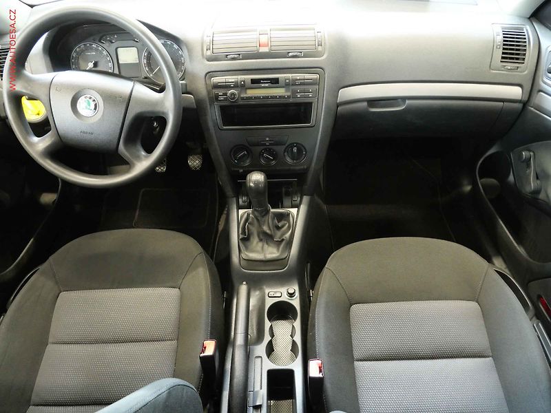 Škoda Octavia (2005) 1.6FSi, ČR, AC, STK4/28 - fotka 8 z 17