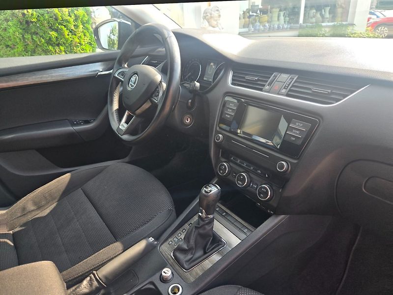 Škoda Octavia (2015) 2.0 TDI SCOUT DSG TOP 4x4 - fotka 16 z 28