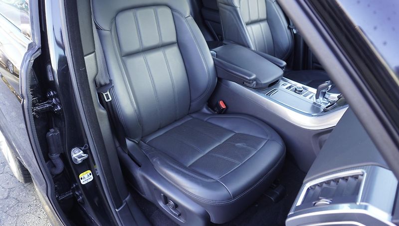 Land Rover Range Rover Sport SPORT 3,0I P400 AUT. 4WD - fotka 46 z 48