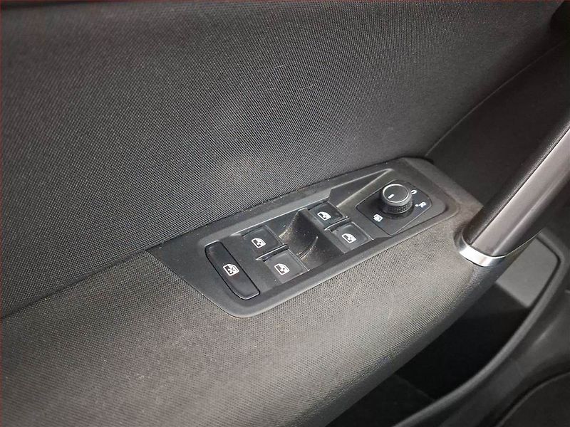 Volkswagen Touran (2018) 2.0 TDI, Serv.kniha, Navi - fotka 19 z 19