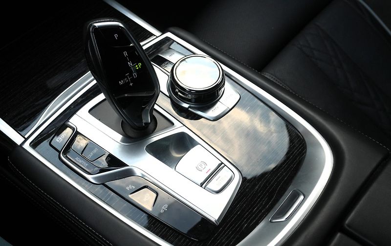BMW Řada 7 740d xDrive, Laser, Ventilace - fotka 15 z 42