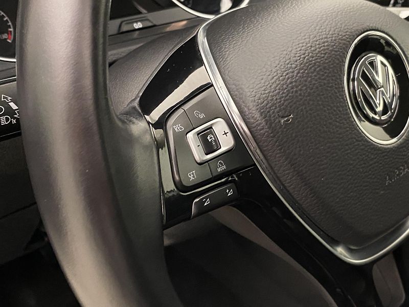 Volkswagen Golf 1.6TDI 85kW CZ - fotka 19 z 45