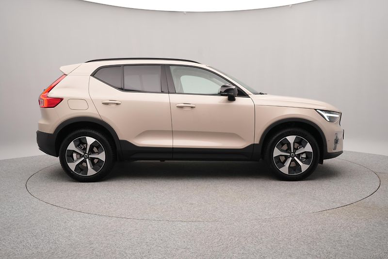 Volvo XC40 (2026) B3 AUT DARK ULTRA - fotka 11 z 21