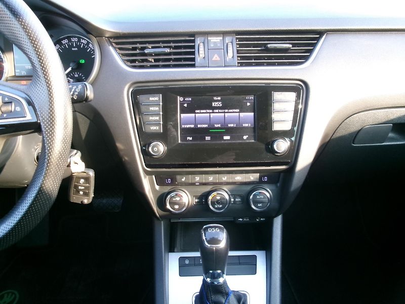 Škoda Octavia (2014) 1,2TSI NAVI DSG AC BT VÝHŘEV - fotka 23 z 34
