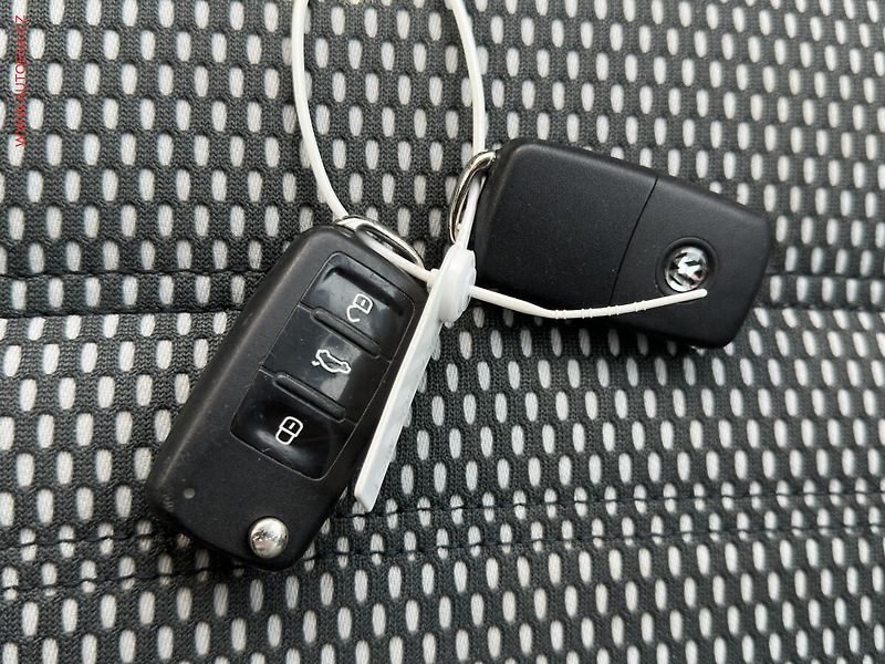 Volkswagen Polo (2011) 1.4 i, AC, temp - fotka 19 z 19