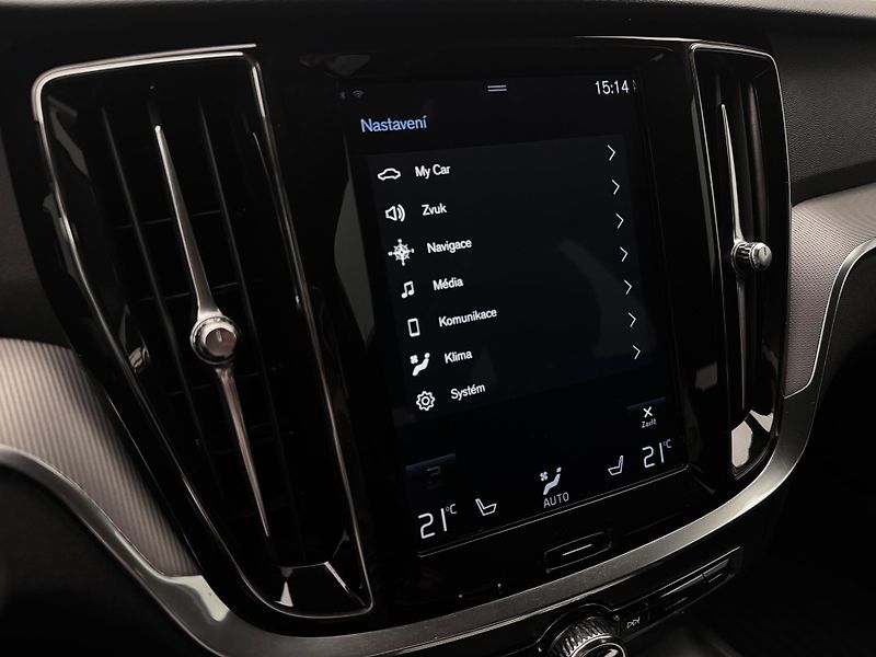 Volvo V60 CC D4 AWD MOMENTUM REZERVACE - fotka 32 z 43