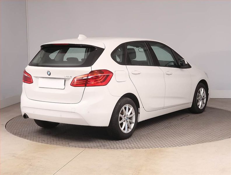 BMW Řada 2 (2015) 218i Active Tourer, Automat - fotka 5 z 17