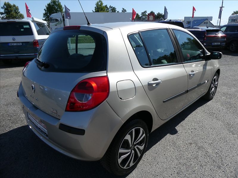Renault Clio 1,6 i16V automat,serviska,závě - fotka 9 z 47
