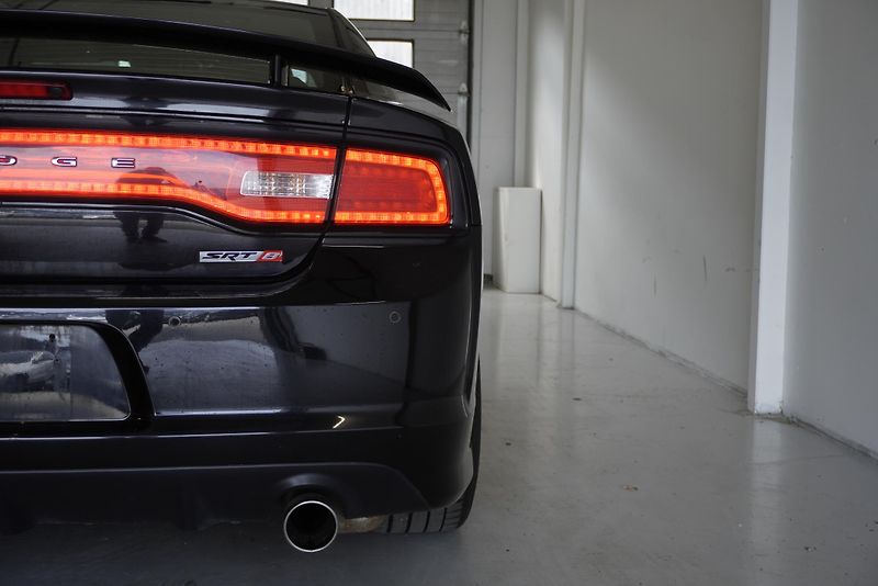 Dodge Charger 6.4 HEMI SRT 8 AUTOMAT - fotka 9 z 39