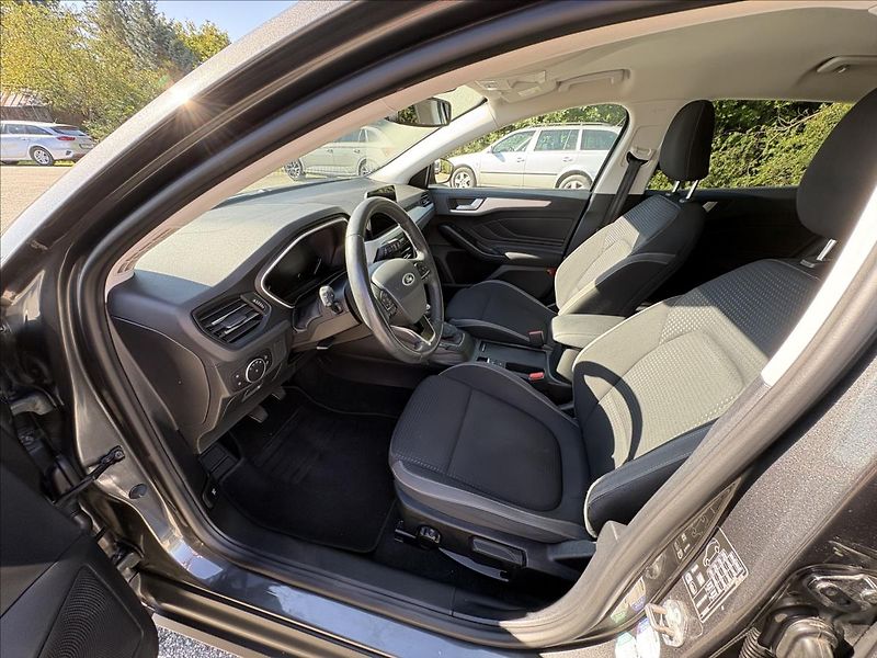 Ford Focus 1,5 TDCi88kW Led,Nav,Kamer,ACC - fotka 3 z 44