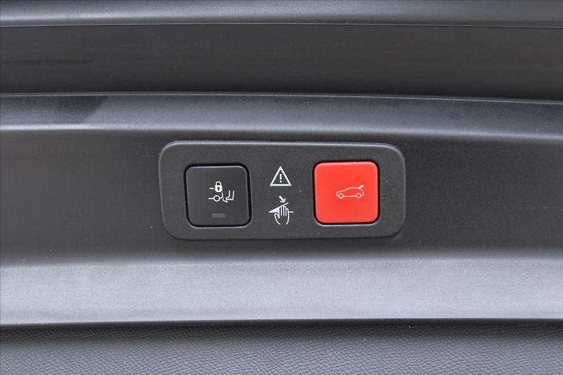 Peugeot 5008 1.6i 133kW ALLURE 1.MAJITEL ČR - fotka 28 z 28