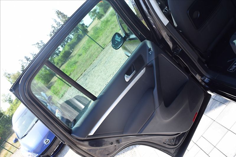 Volkswagen Tiguan 1,4 TSI 92KW R-LINE TOP STAV! - fotka 29 z 48