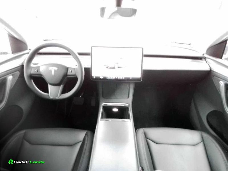 Tesla Model Y (2023) Berlín | LFP | Tažné 1600kg - fotka 7 z 11