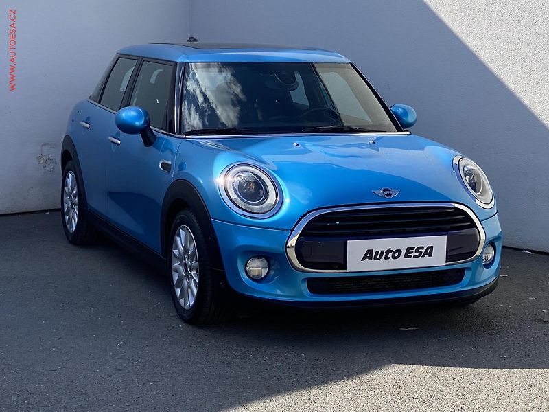 Mini Cooper (2015) 1.5i, LED, navi, panor - fotografie inzerátu