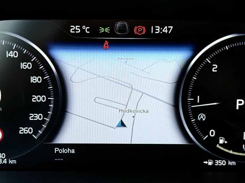 Volvo XC60 B4 AWD (nafta) // REZERVACE - fotka 24 z 47