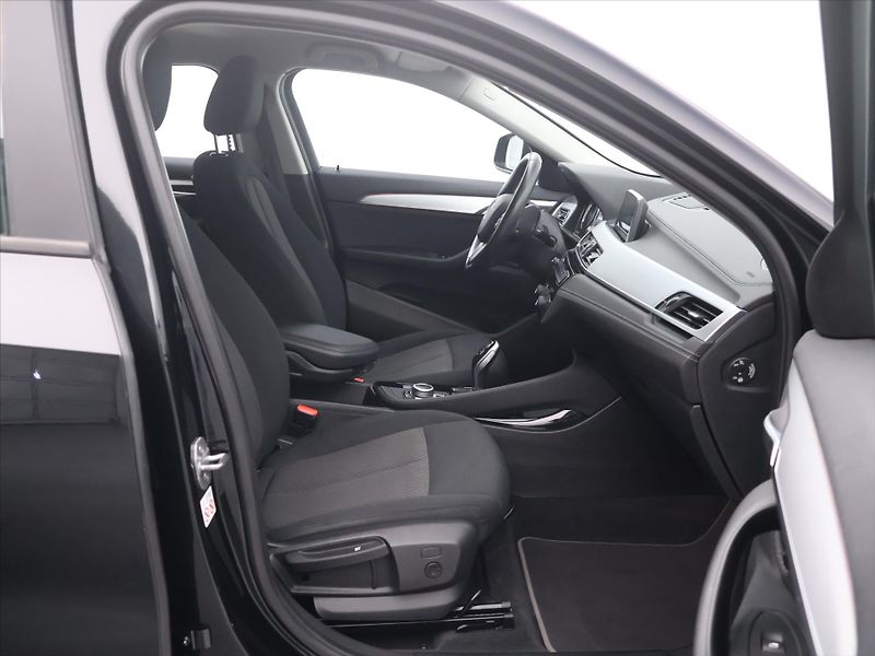 BMW X2 1,5 18i sDrive 103kW Advantage - fotka 11 z 28