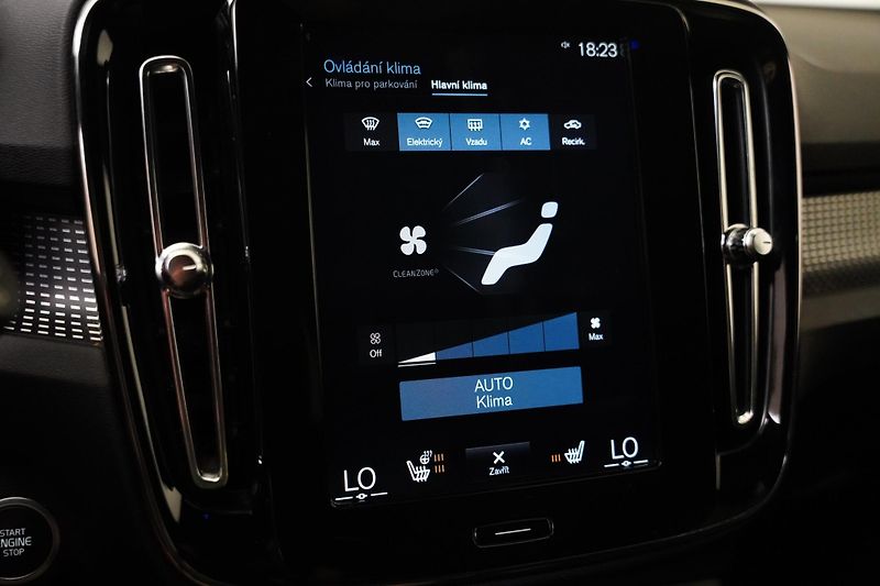 Volvo XC40 - fotka 22 z 27
