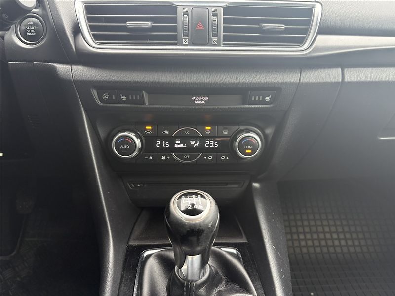 Mazda 3 2,0 i 88 KW REVOLUTION CZ 1.M - fotka 15 z 27