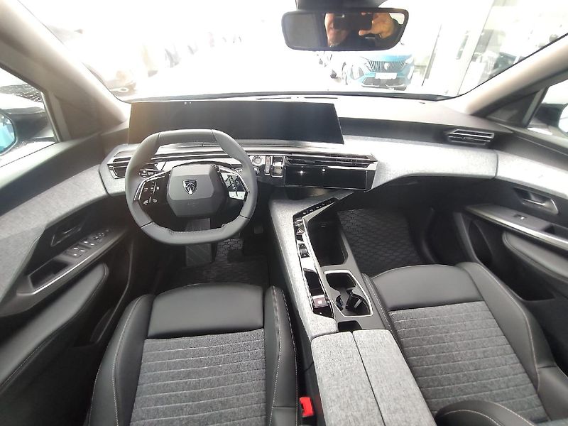 Peugeot 3008 (2026) Business 1.2 HYBRID 145k AUT6 - fotka 2 z 28