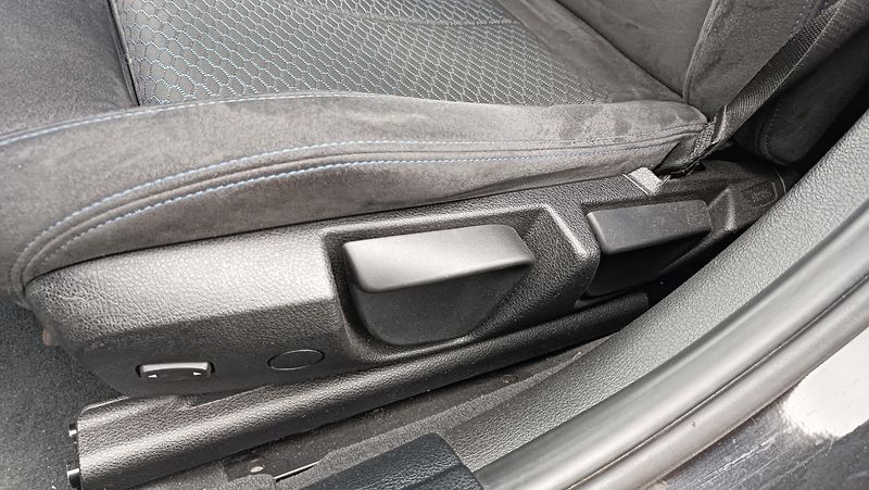 BMW Řada 3 320d MPaket 2,0D B47 Automat - fotka 25 z 36