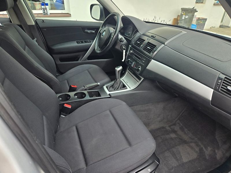 BMW X3 (2010) XDrive 18d TOP - fotka 15 z 20