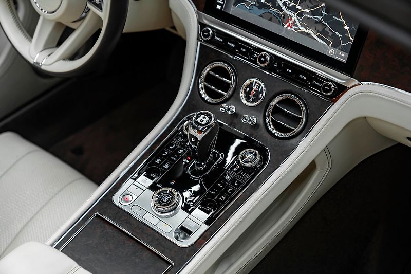 Bentley Continental GTC V8, MULLINER, NAIM, NOČNÉ VIDE - fotka 22 z 24