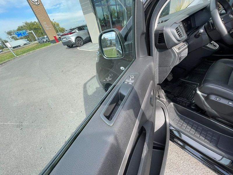 Toyota ProAce Verso 2.0 D-4D 177k L2  A/T VIP 7Sky - fotka 13 z 29