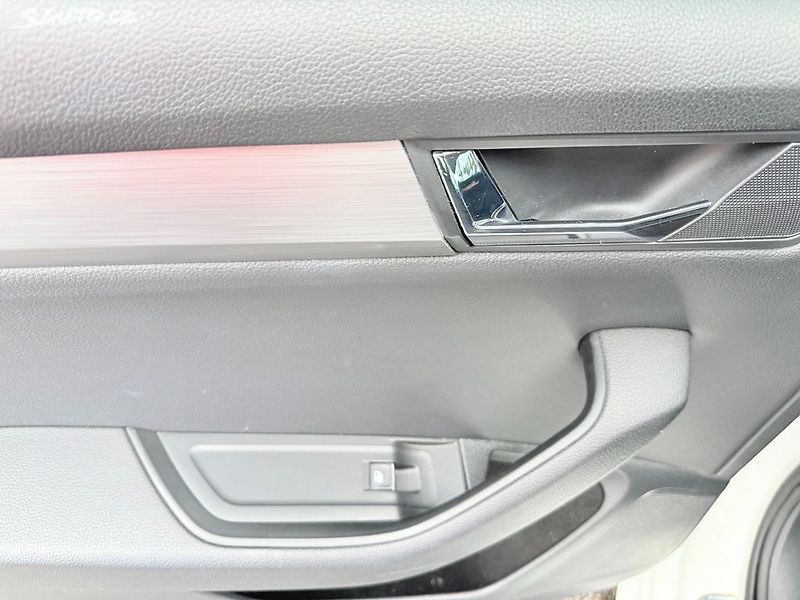 Škoda Superb 2.0 TDI 140kW - fotka 30 z 33
