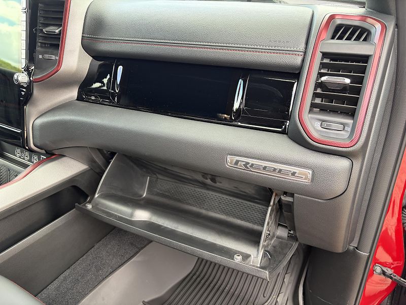 RAM 1500 (2026) REBEL V8 HEMI 2026 - fotka 38 z 47