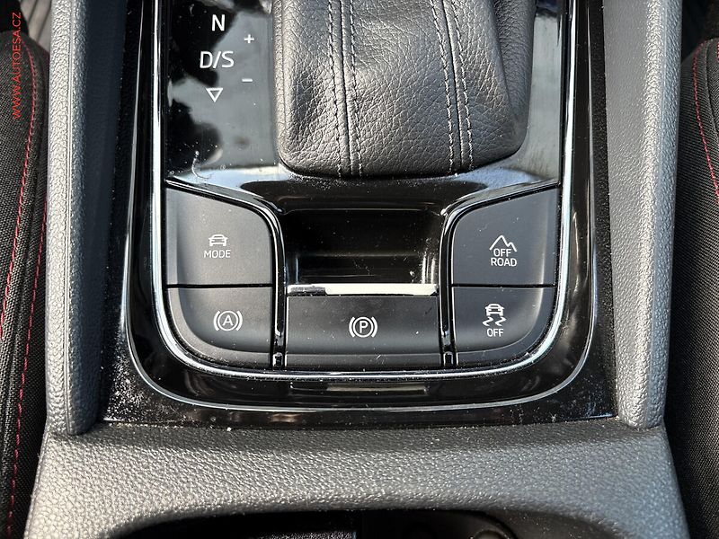 Škoda Karoq (2019) 2.0TDi 4x4, ČR, DSG, park. - fotka 18 z 18