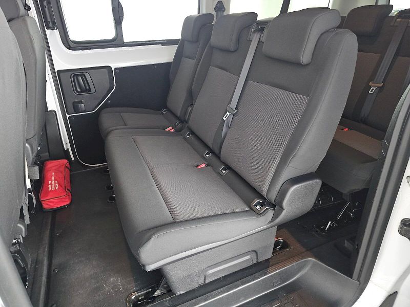 Toyota ProAce Verso (2024) 2.0D 140k L2 Combi 8 míst - fotka 7 z 27