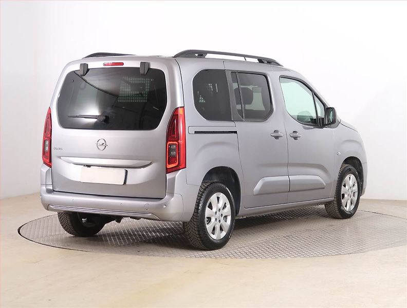Opel Combo (2023) Elegance 1.5 CDTI, 5Míst, SR - fotka 5 z 18