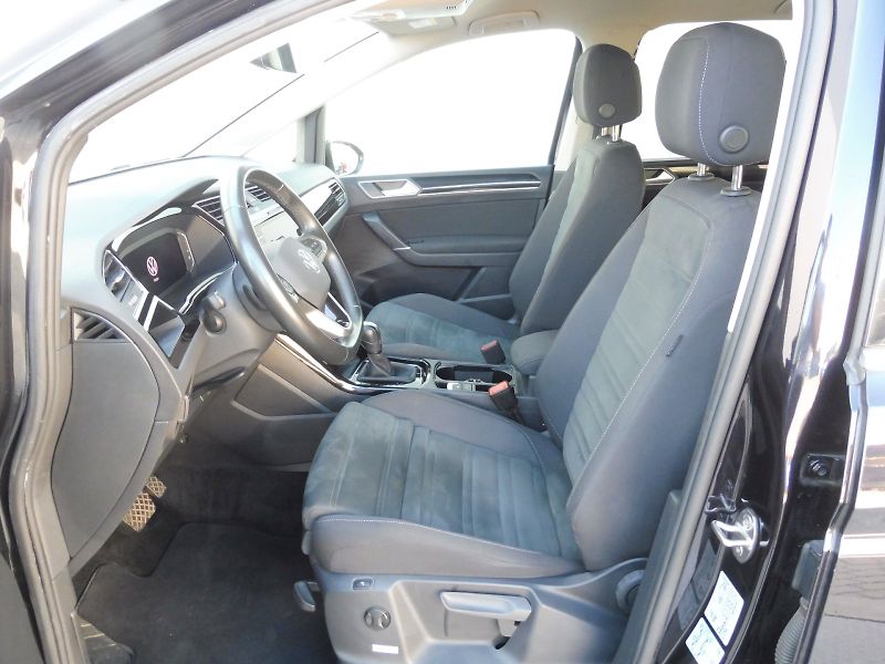 Volkswagen Touran (2022) Highline 1,5 TSI 110kW DSG - fotka 7 z 27