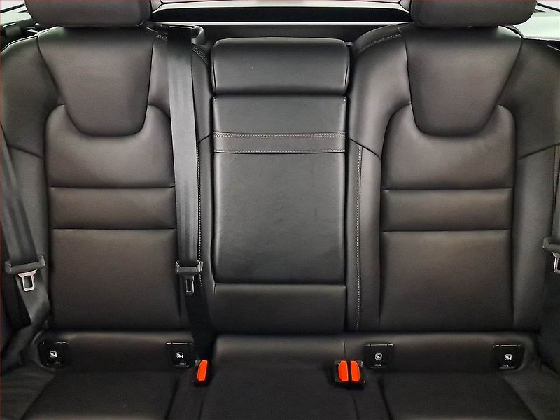 Volvo V60 (2021) R-Design T8 Twing Engine - fotka 10 z 27